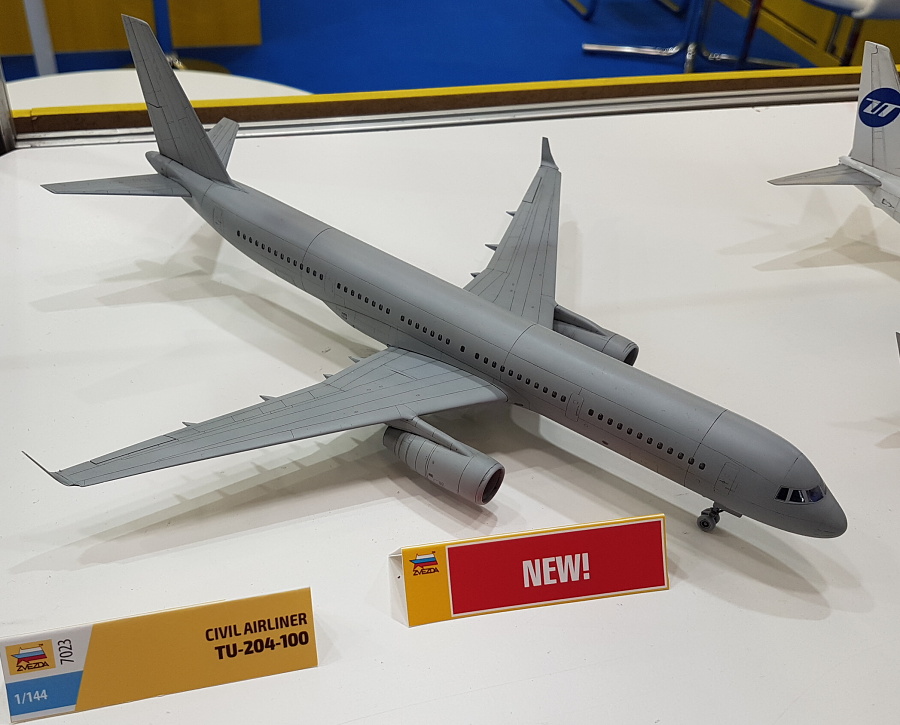 TU-204 Cargo Airplane Russian Post Edition Model Kit scale 1/144 ZVEZDA NEW 